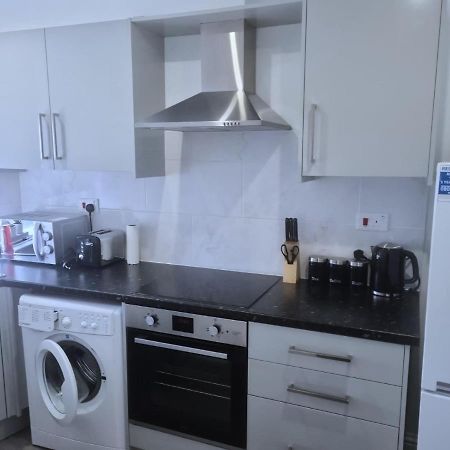 Attractive 2 Bed Apartments Free Wi-Fi And Parking 크로이던 외부 사진