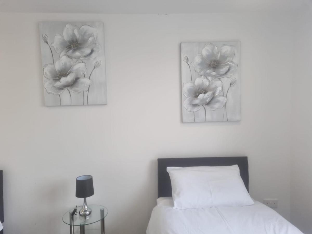 Attractive 2 Bed Apartments Free Wi-Fi And Parking 크로이던 외부 사진