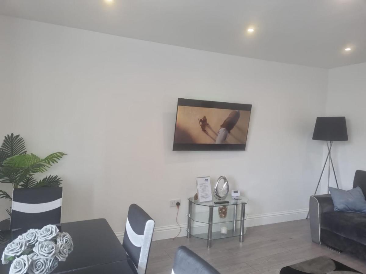 Attractive 2 Bed Apartments Free Wi-Fi And Parking 크로이던 외부 사진