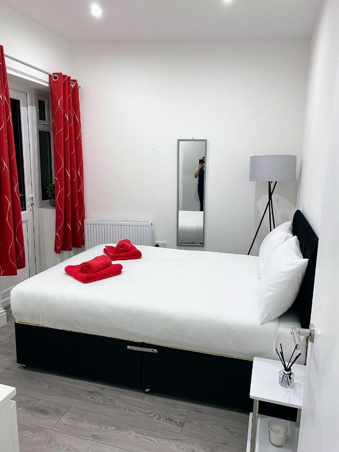 Attractive 2 Bed Apartments Free Wi-Fi And Parking 크로이던 외부 사진