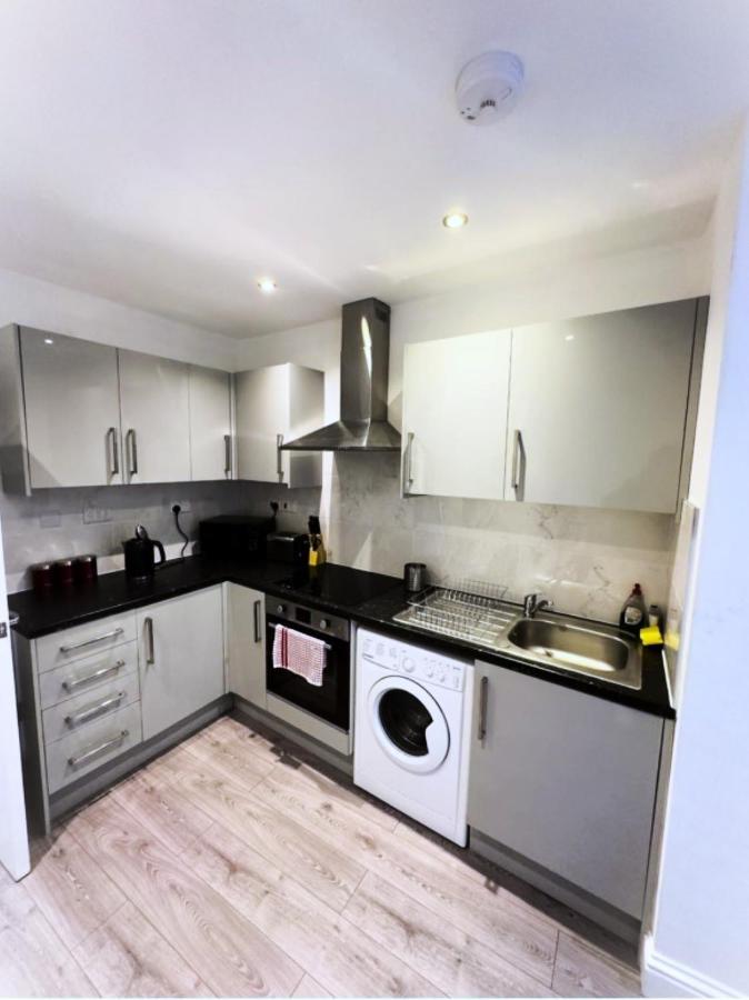 Attractive 2 Bed Apartments Free Wi-Fi And Parking 크로이던 외부 사진
