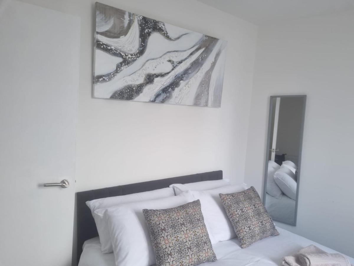 Attractive 2 Bed Apartments Free Wi-Fi And Parking 크로이던 외부 사진