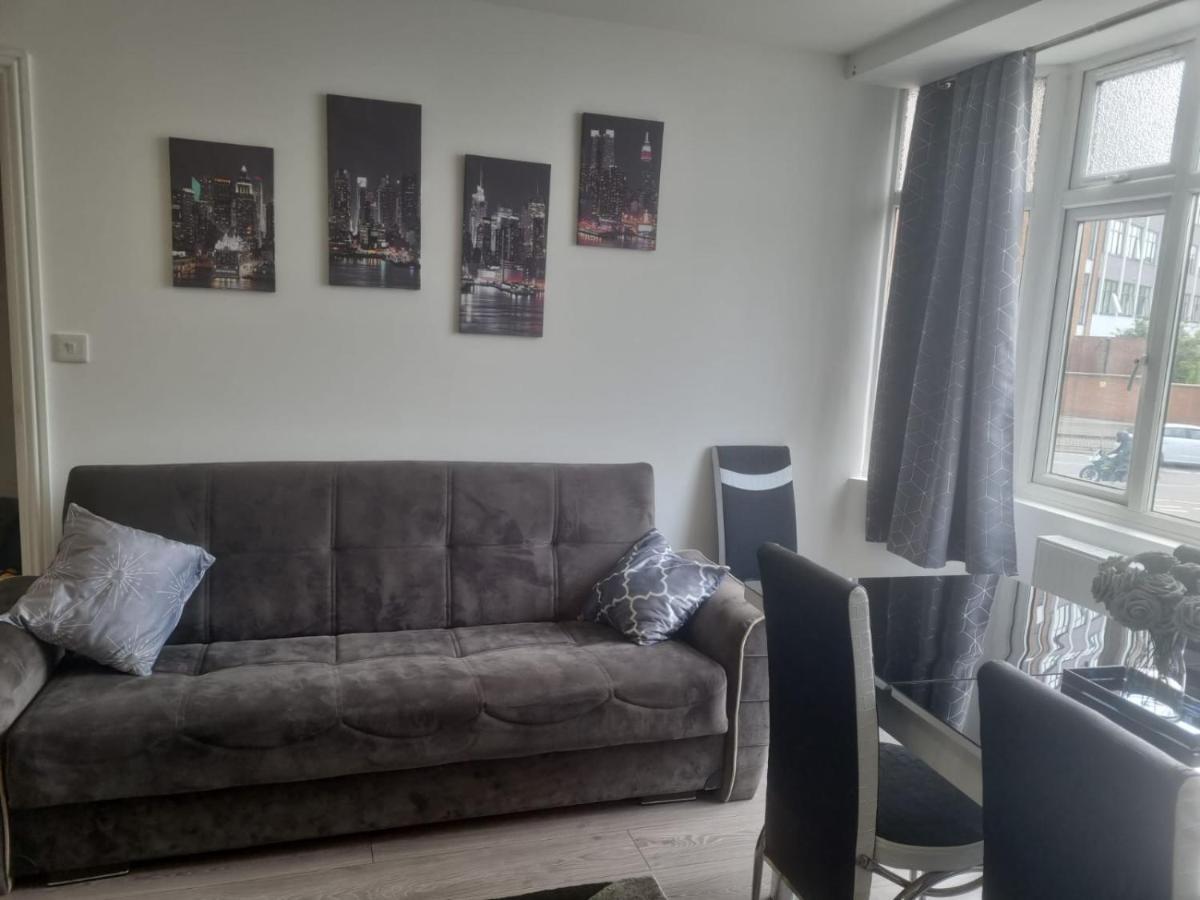 Attractive 2 Bed Apartments Free Wi-Fi And Parking 크로이던 외부 사진